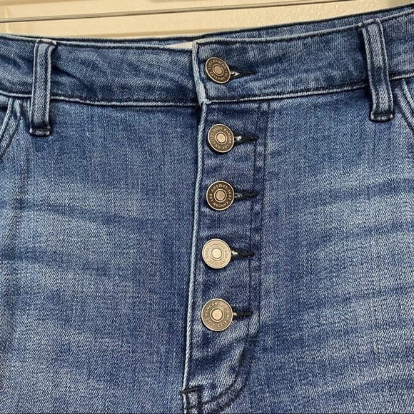 Kancan Jean Women’s Size 15/31 Medium Wash At Last Distressed Button Fly Jeans - Picture 6 of 13